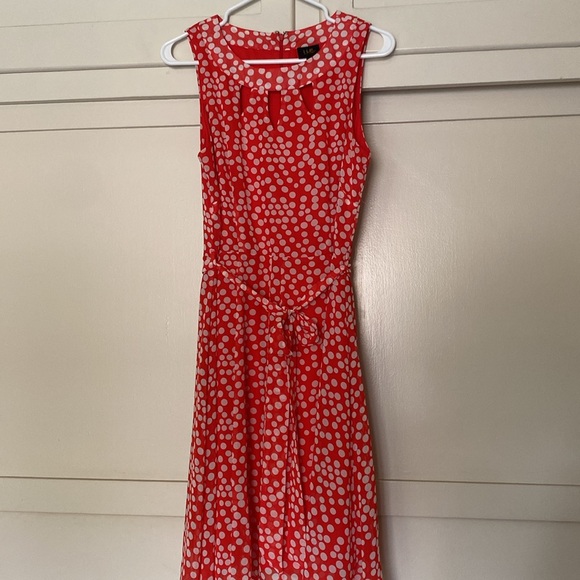 ILE NEW YORK ❤️🤍RED WITH WHITE🤍❤️ POLKA DOTS SLEEVELESS SIZE 8 🌟EUC🌟 - Picture 3 of 16